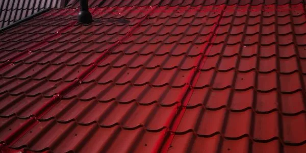Герметизация кровли из металлочерепицы частного дома