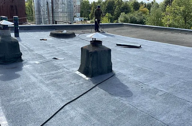Ремонт рулонной кровли в Туле — наплавленное покрытие возле вентвыходов