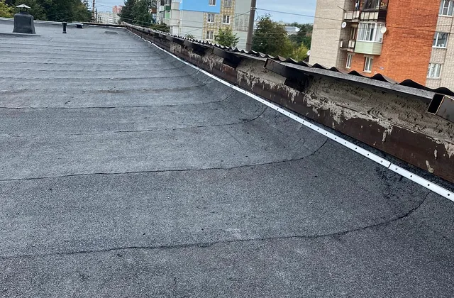 Ремонт рулонной кровли в Туле — устройство гидроизоляции вдоль парапета