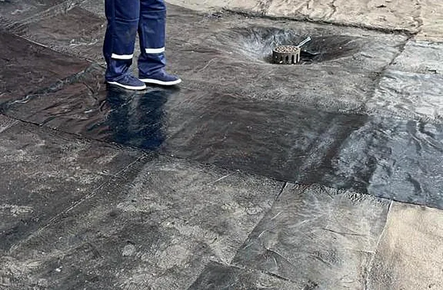 Ремонт рулонной кровли в Туле — гидроизоляция участка вокруг водоприёмника